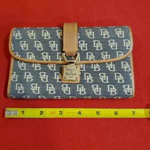 EUC Beautiful Dooney Wallet!!!